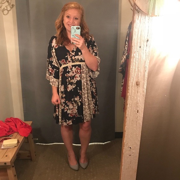 Meet your Posher, Sarah - Picture 2 of 3